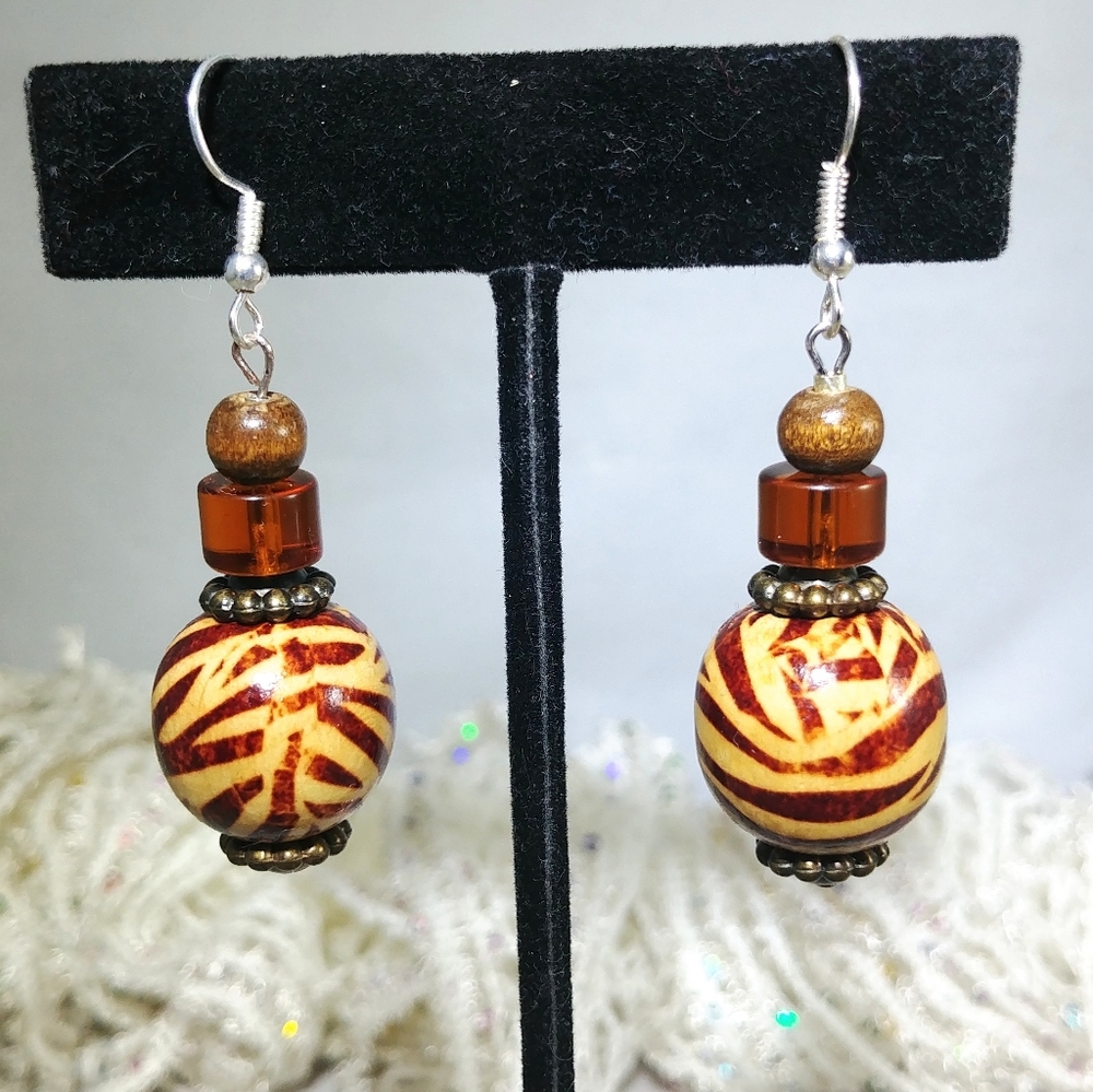Giraffe earrings wooden and glass beaded